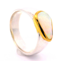 Bague en opale noble soudée à lor avec de...