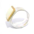 Bague en opale noble soudée à lor avec de...